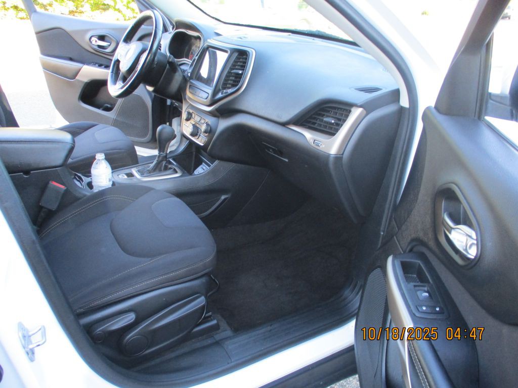 2017 Jeep Cherokee Image 11