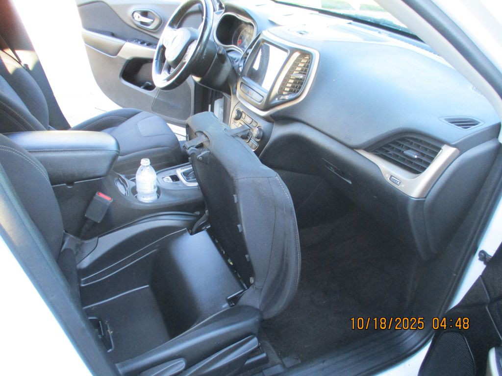 2017 Jeep Cherokee Image 14