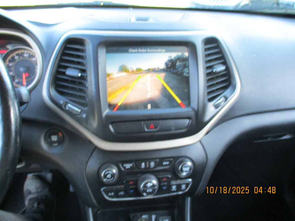 2017 Jeep Cherokee Image 16