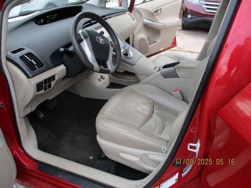 2014 Toyota Prius Image 13