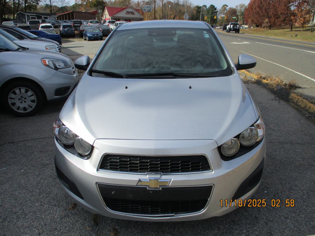 2016 Chevrolet Sonic Image 1
