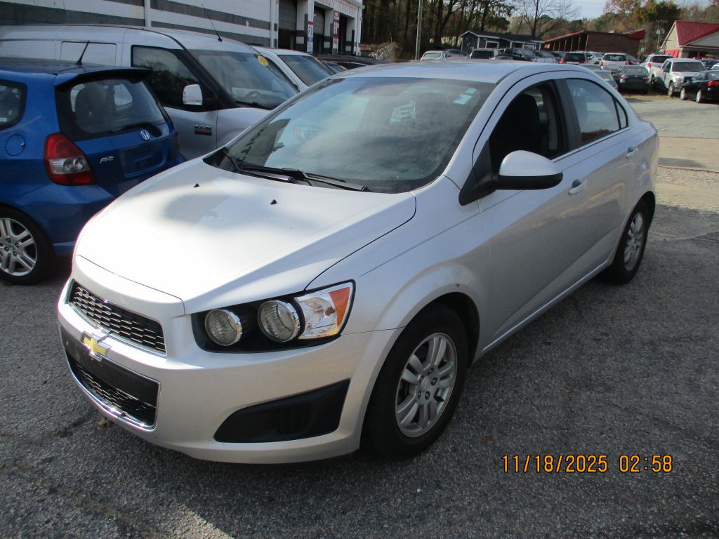 2016 Chevrolet Sonic Image 2