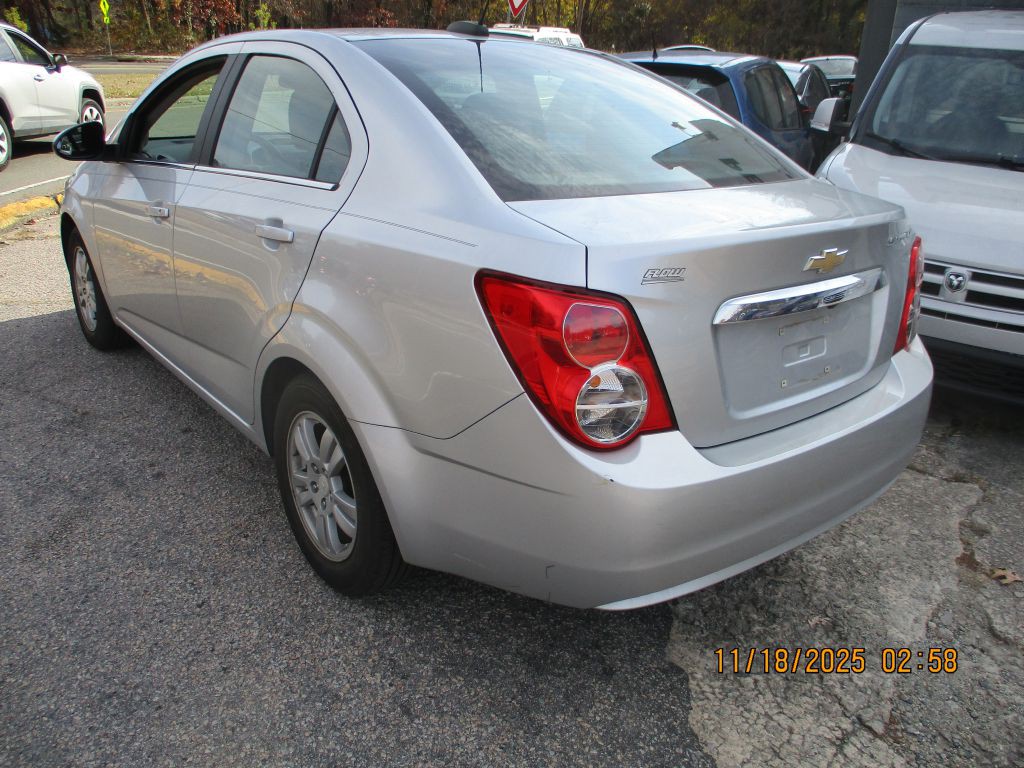 2016 Chevrolet Sonic Image 3