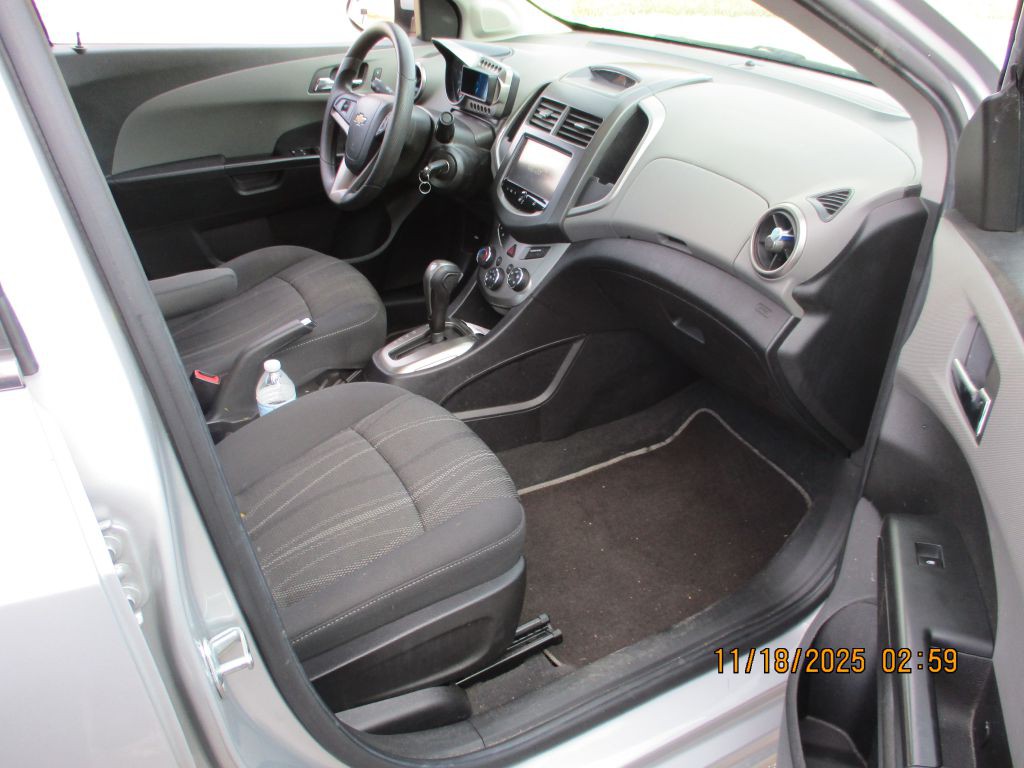 2016 Chevrolet Sonic Image 6