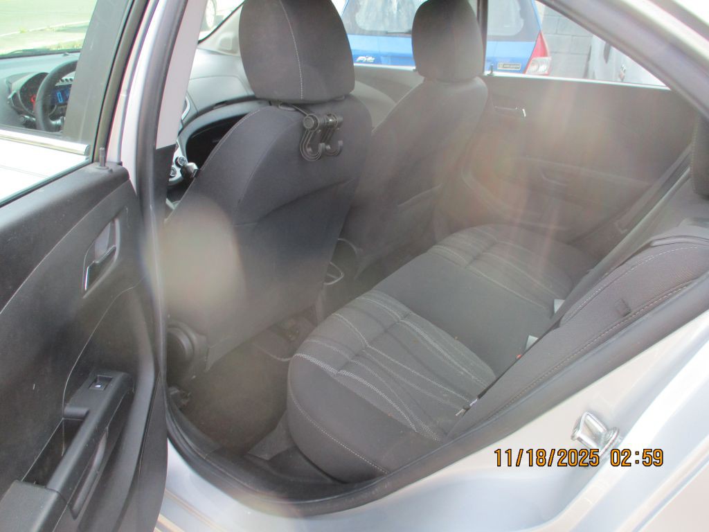 2016 Chevrolet Sonic Image 8