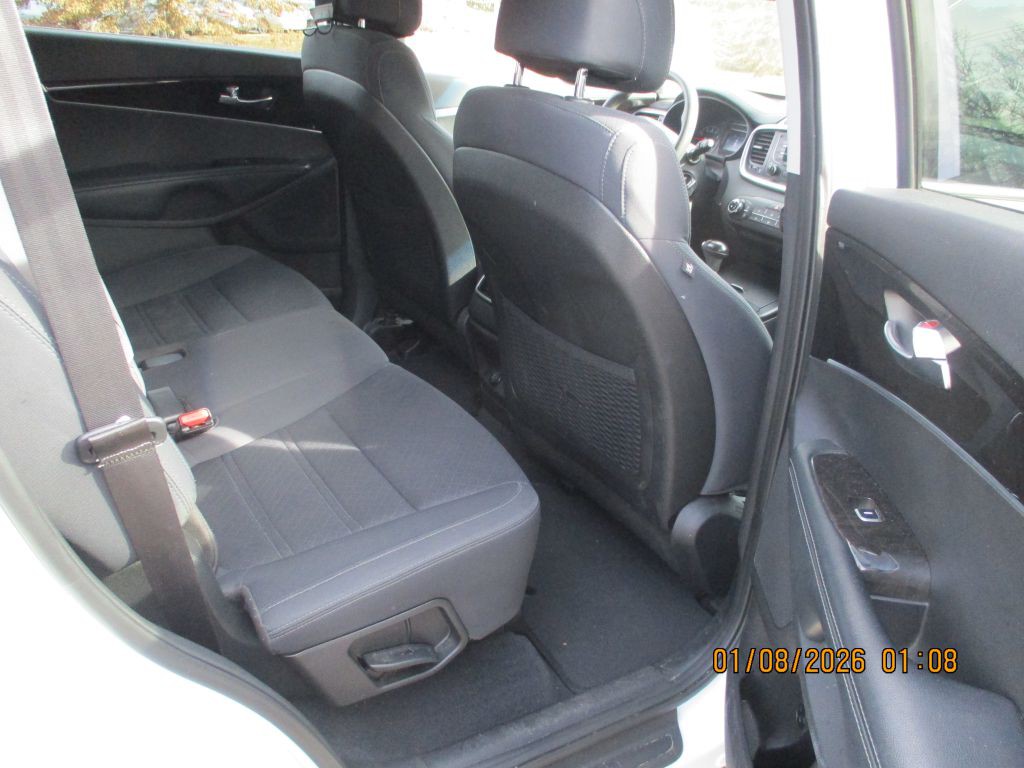 2017 Kia Sorento Image 8