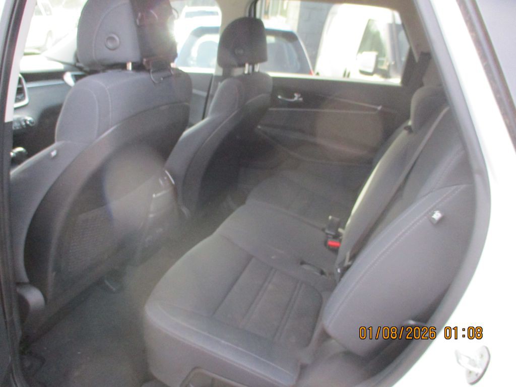 2017 Kia Sorento Image 9