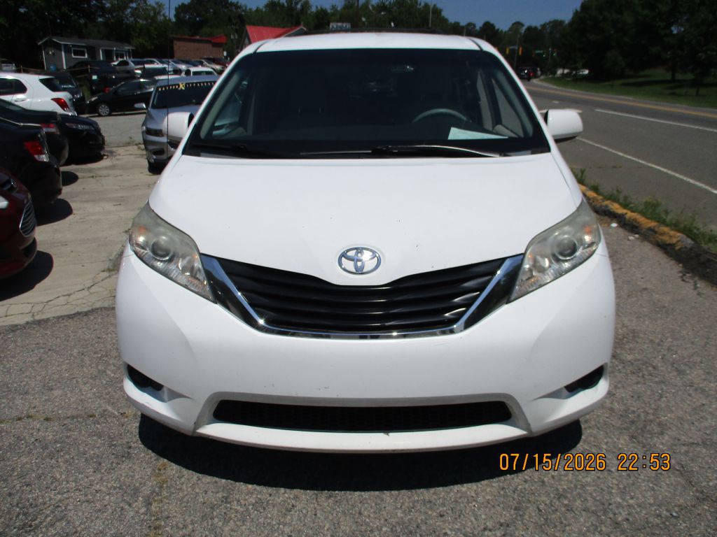 2011 Toyota Sienna Image 1