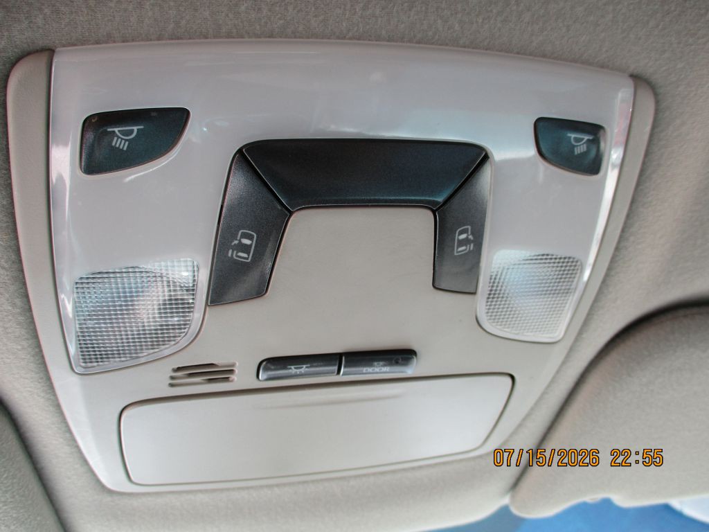 2011 Toyota Sienna Image 14