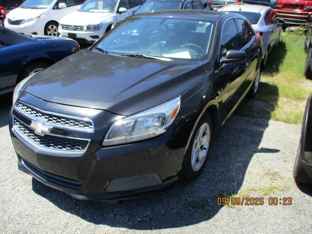 2013 Chevrolet Malibu Image 2