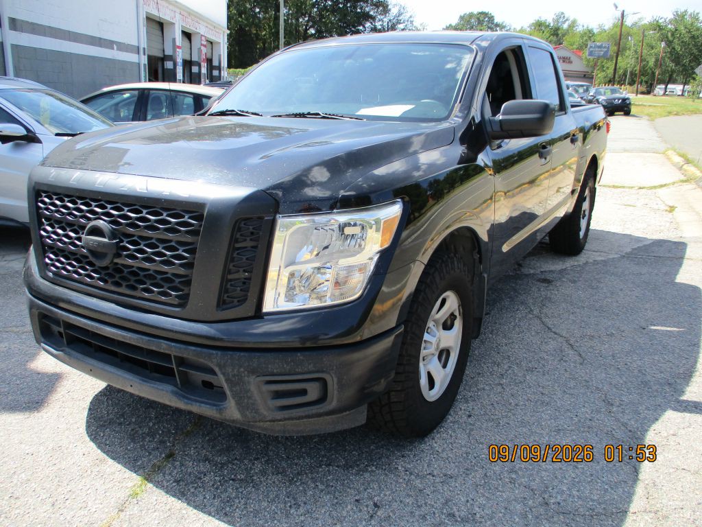 2018 Nissan Titan Image 2