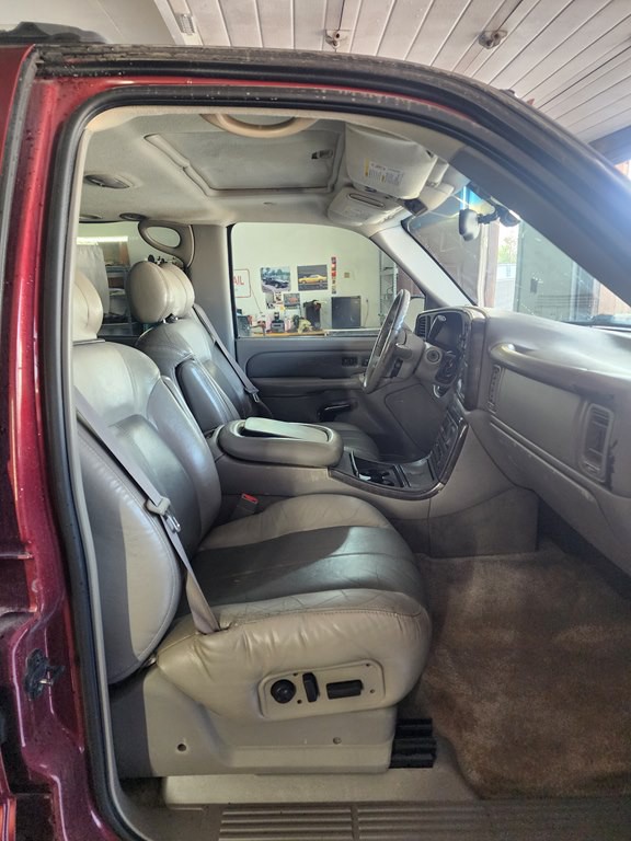 2001 GMC Yukon Image 8