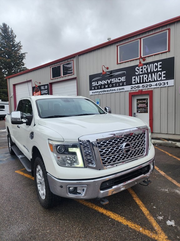 2017 Nissan Titan Image 1