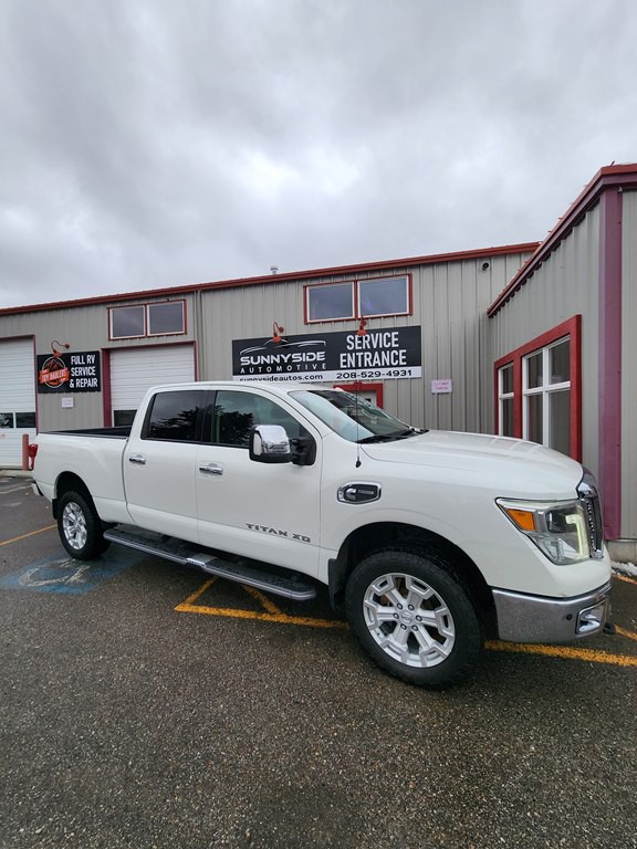 2017 Nissan Titan Image 2