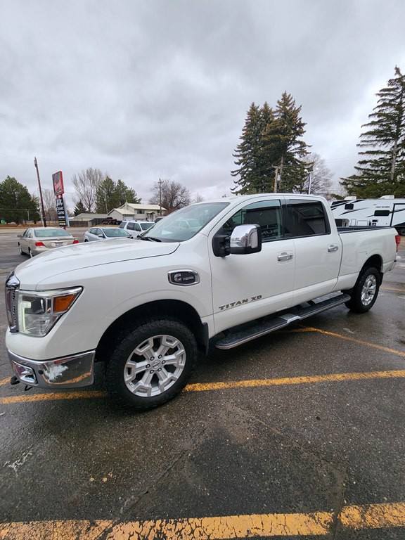 2017 Nissan Titan Image 3