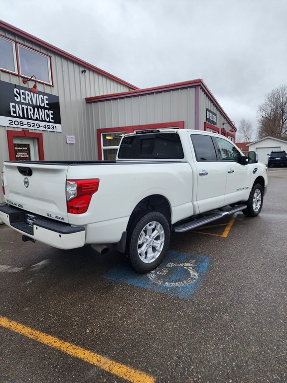 2017 Nissan Titan Image 4