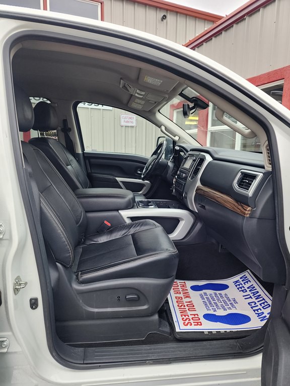 2017 Nissan Titan Image 6