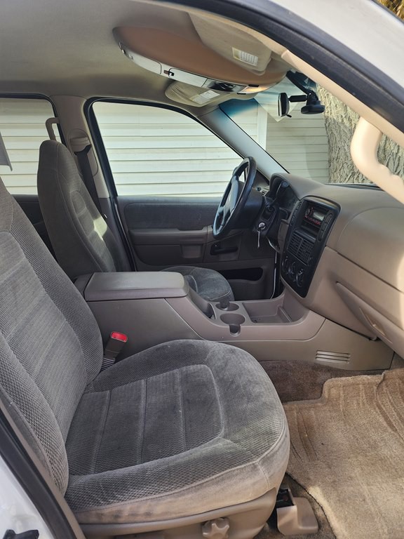 2002 Ford Explorer Image 6