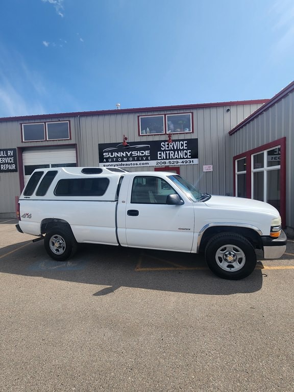2000 Chevrolet Silverado 1500 Image 2