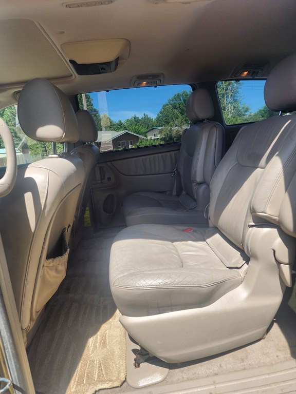 2004 Toyota Sienna Image 6