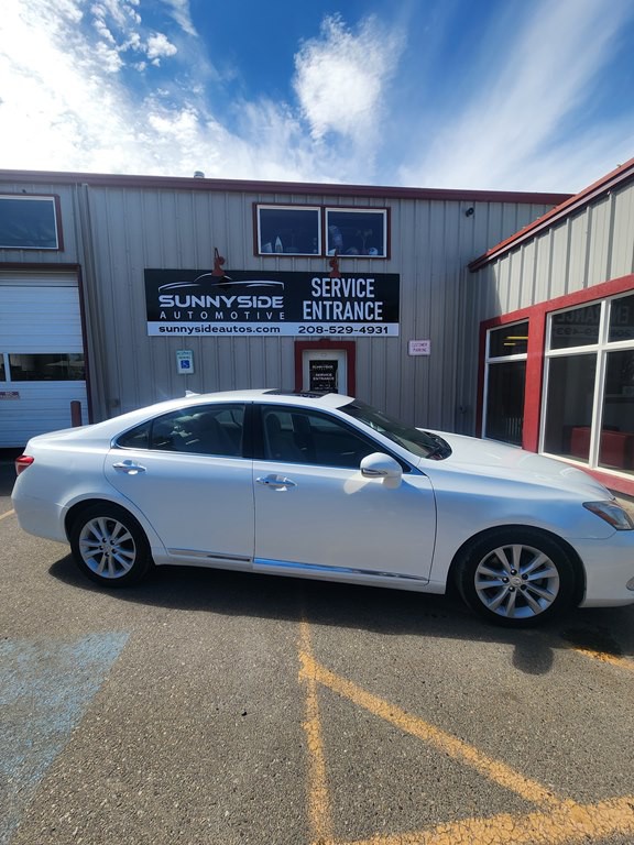 2011 Lexus ES 350 Image 2