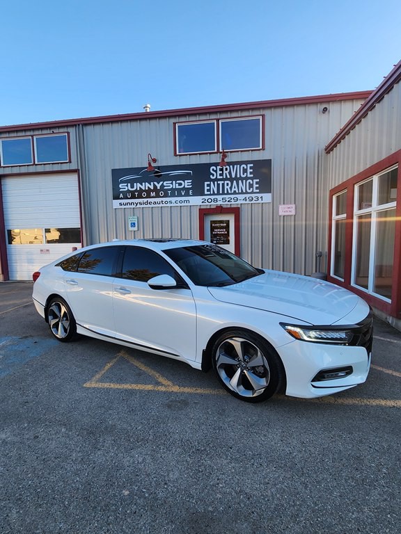 2019 Honda Accord Image 2