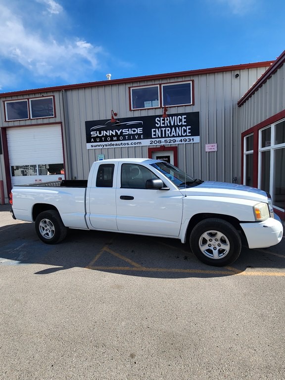 2006 Dodge Dakota Image 2