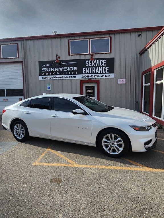 2016 Chevrolet Malibu Image 2