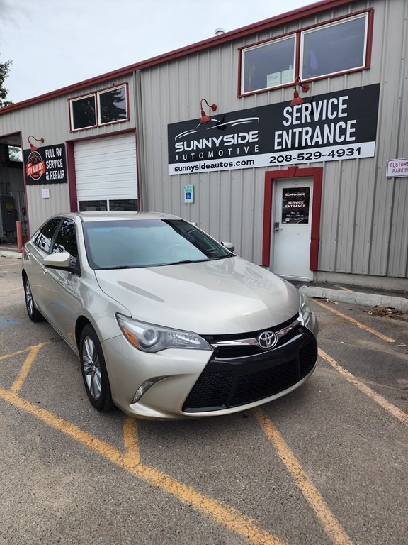 2017 Toyota Camry Image 1