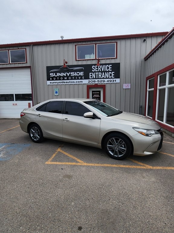 2017 Toyota Camry Image 2