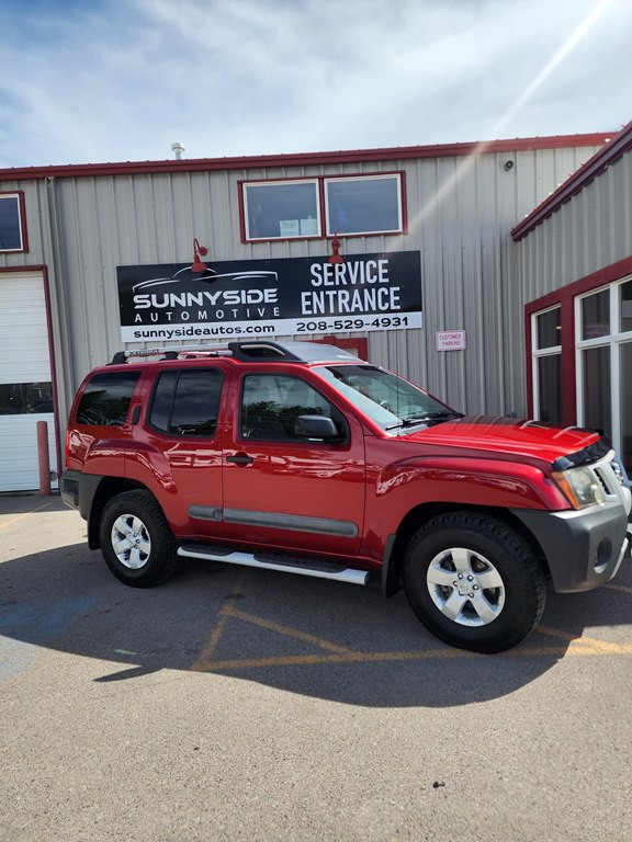 2011 Nissan Xterra Image 2