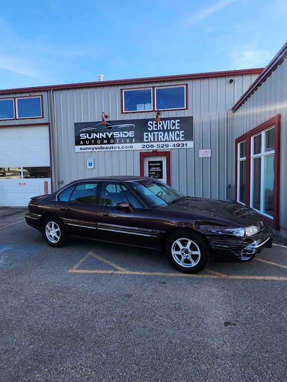 1999 Pontiac Bonneville Image 2