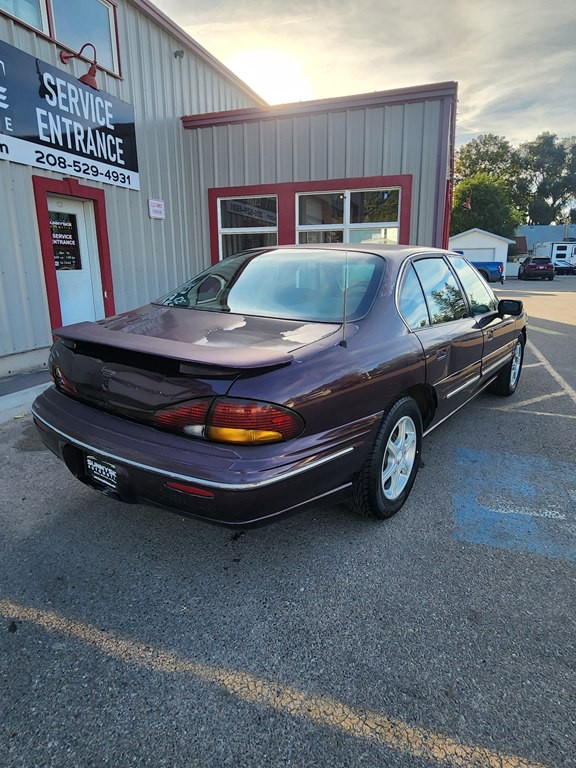 1999 Pontiac Bonneville Image 4