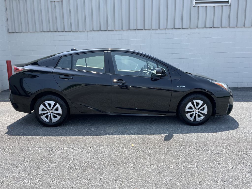 2016 Toyota Prius Image 2