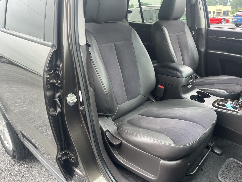 2011 Hyundai Santa Fe Image 12