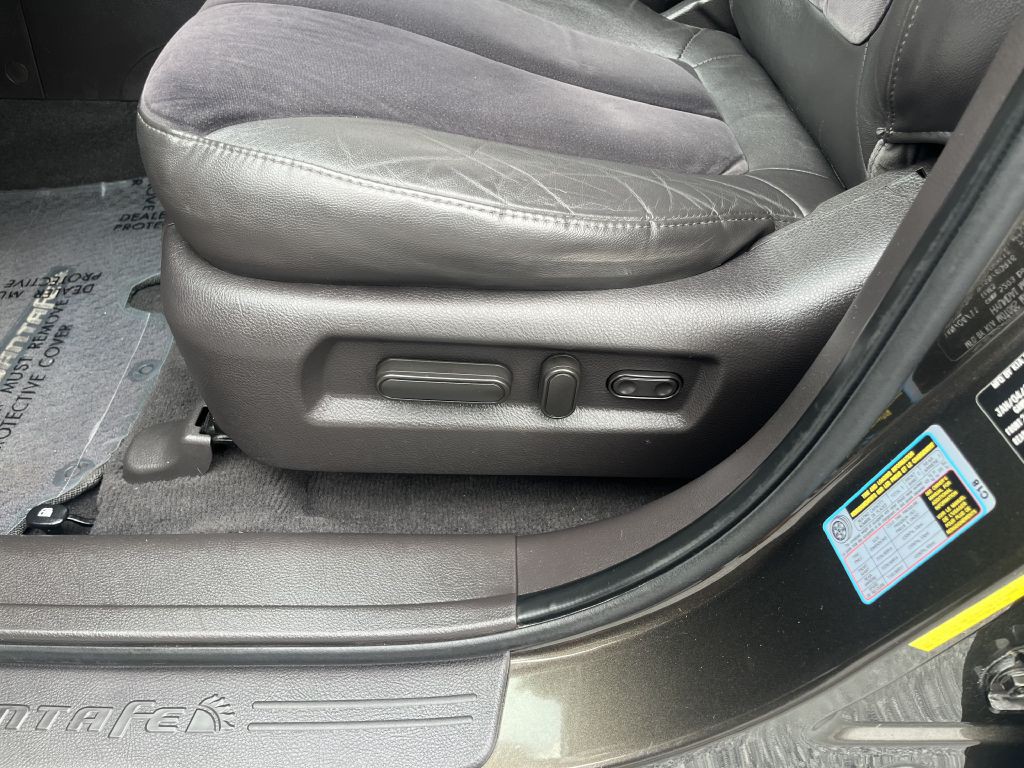 2011 Hyundai Santa Fe Image 18