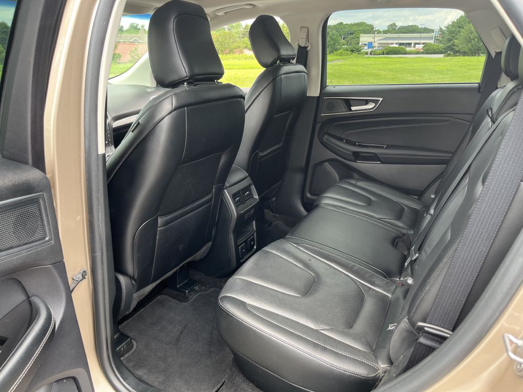 2020 Ford Edge Image 16