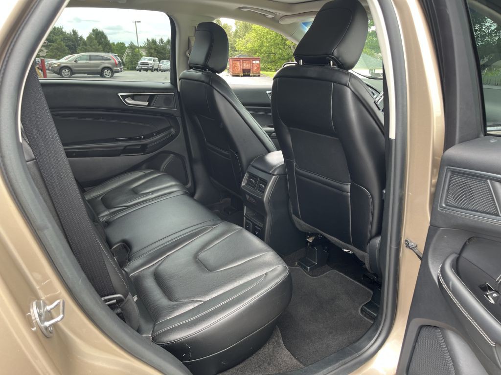 2020 Ford Edge Image 17
