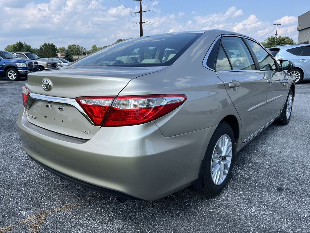 2017 Toyota Camry Image 3