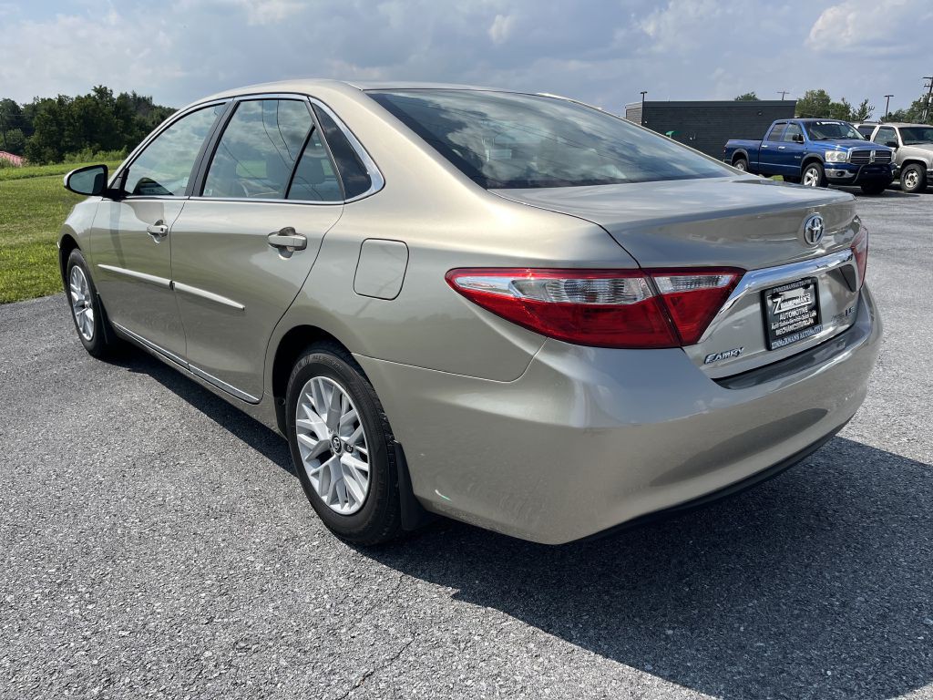 2017 Toyota Camry Image 5