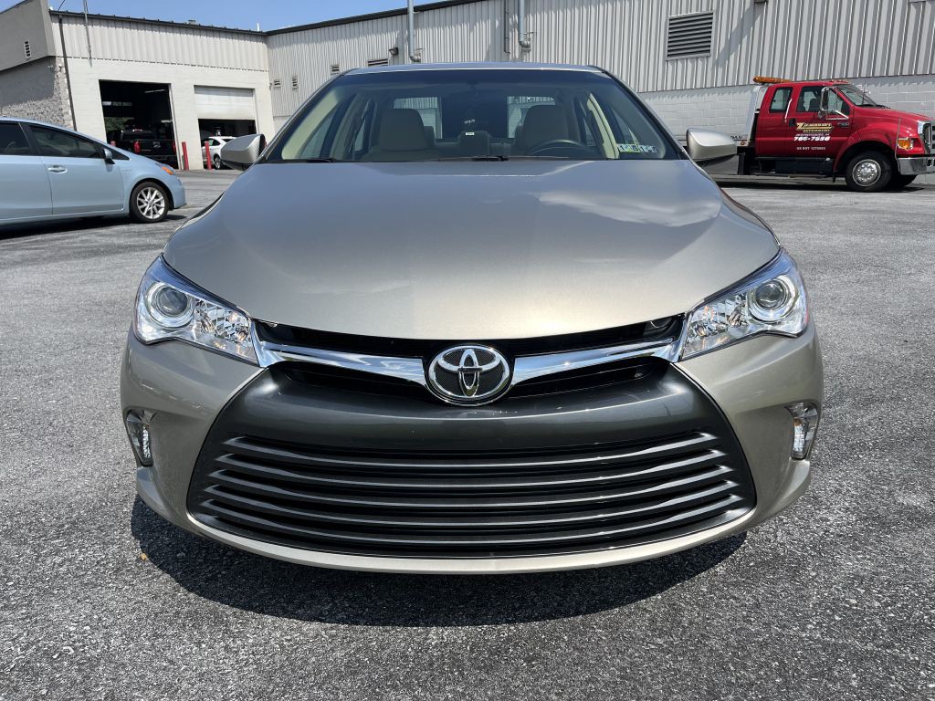2017 Toyota Camry Image 8