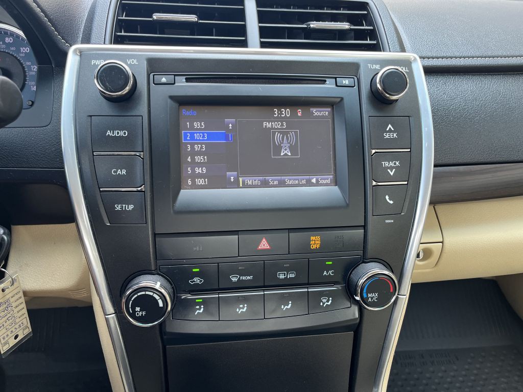 2017 Toyota Camry Image 10