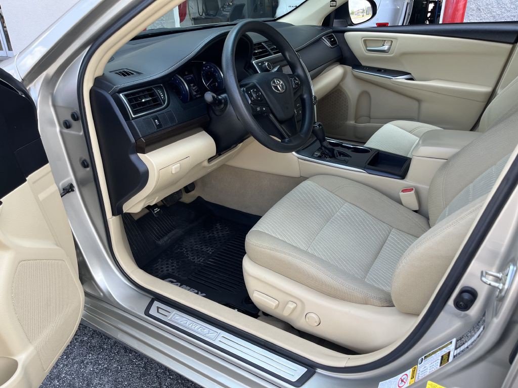 2017 Toyota Camry Image 12