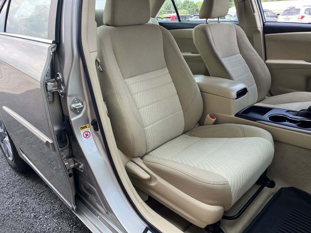 2017 Toyota Camry Image 13