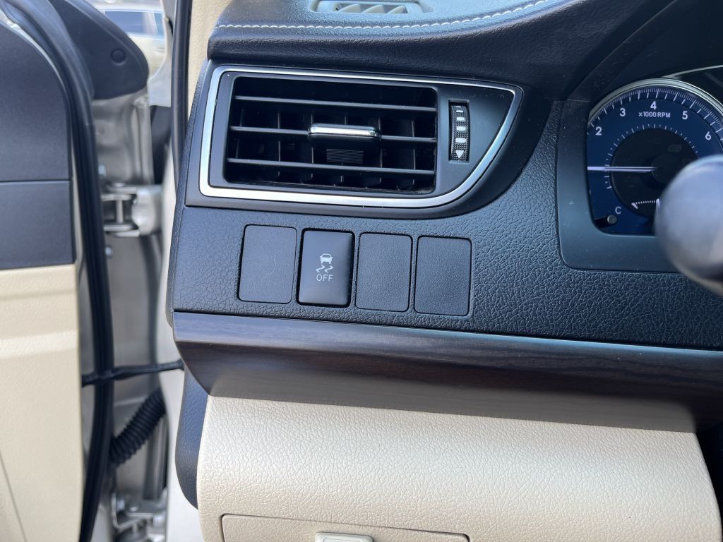 2017 Toyota Camry Image 20