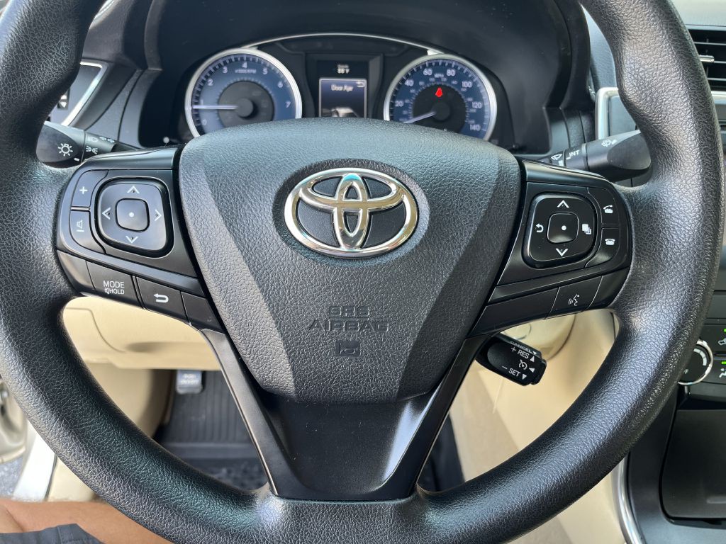 2017 Toyota Camry Image 21