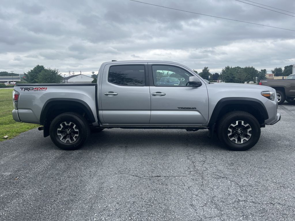 2020 Toyota Tacoma Image 2