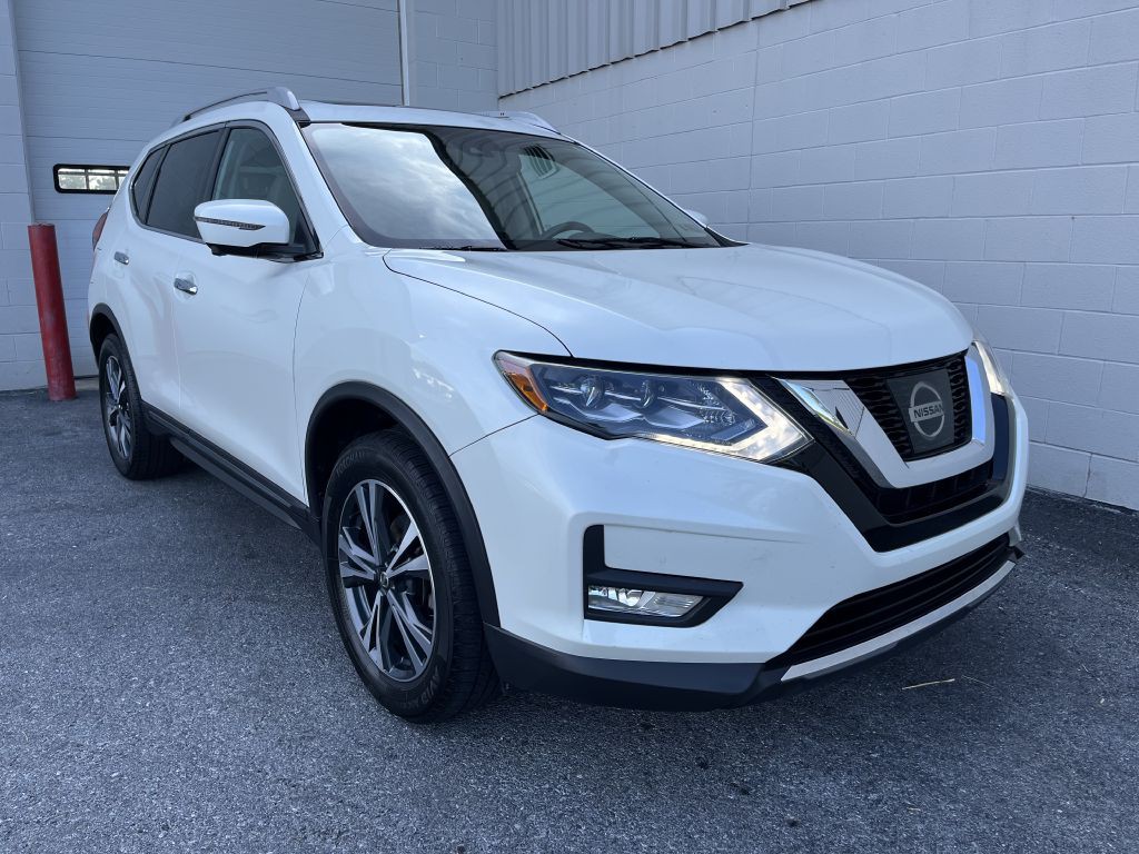 2017 Nissan Rogue Image 1