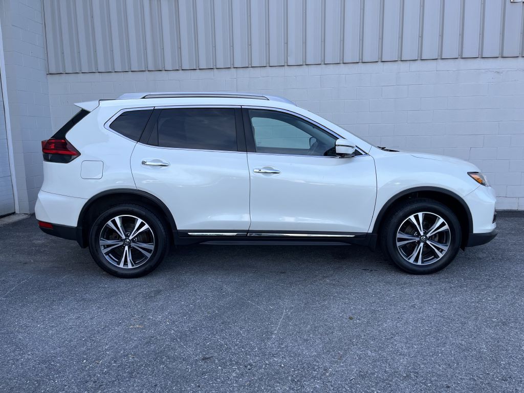 2017 Nissan Rogue Image 2