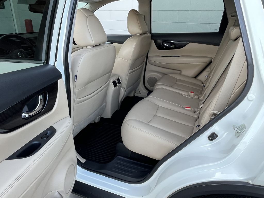 2017 Nissan Rogue Image 16